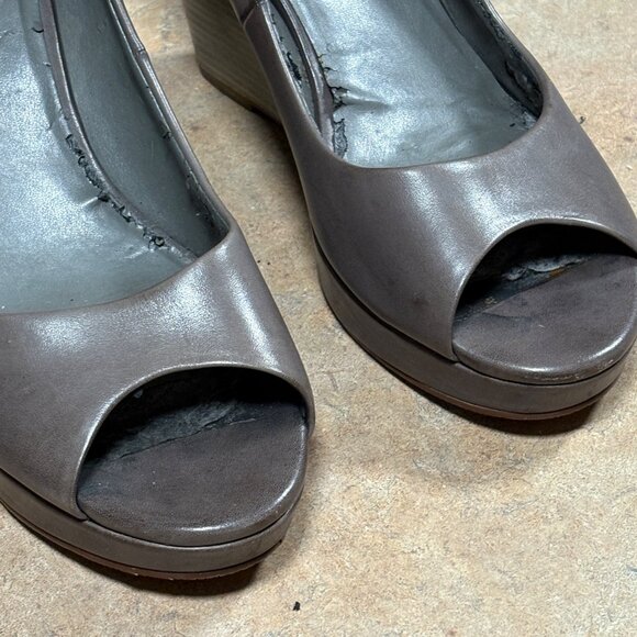 Cole Haan Sadie Open Toe Wedge Heels Size 9.5 Taupe Leather Classic - Picture 6 of 13